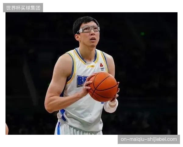 北京队的周琦和广州队的徐昕凭借在内线的出色表现，双双入选常规赛最佳二阵。